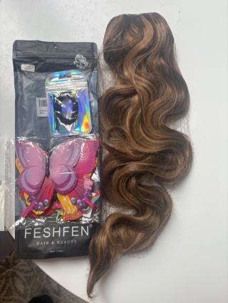 FALOWANE WŁOSY SYNTETYCZNE PERUKA FESHFEN Z GRZYWKĄ 60cm CIEMNY BLOND