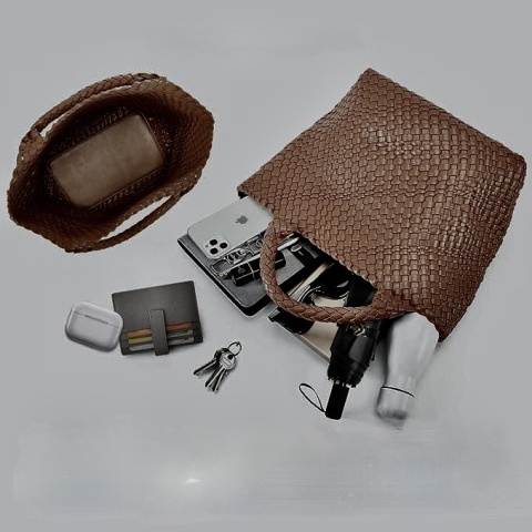 REISERESA TOREBKA PLECIONA ZE SKÓRY WEGAŃSKIEJ Z SASZETKĄ PORZĄDNA