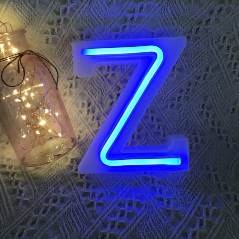Lampka Nocna LED Litera Z Neon Niebieskie Światło Stojąca 16,5 cm